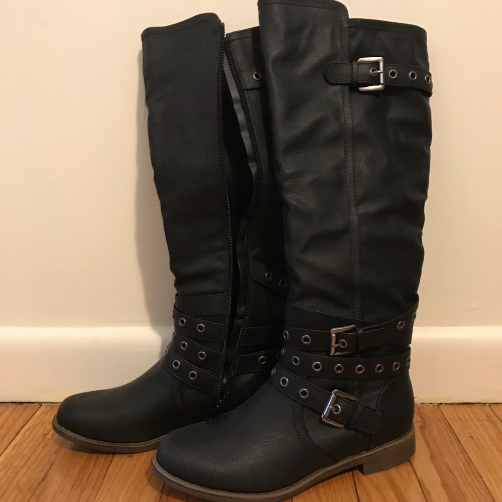 NWOT Black boots